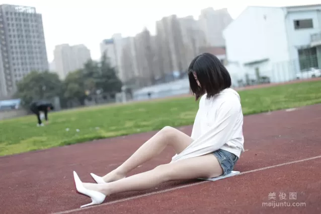 [奈絲] NO.034 喵璃 - 穿過運動場的青春氣息