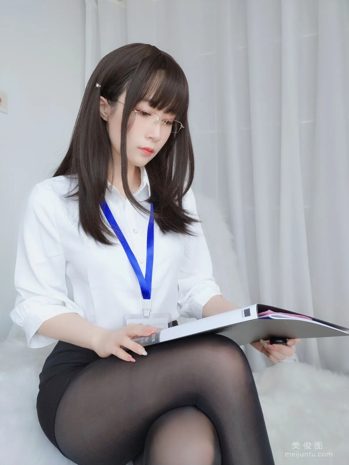 [Cosplay] Coser小姐姐白银 - 制服  写真套图1