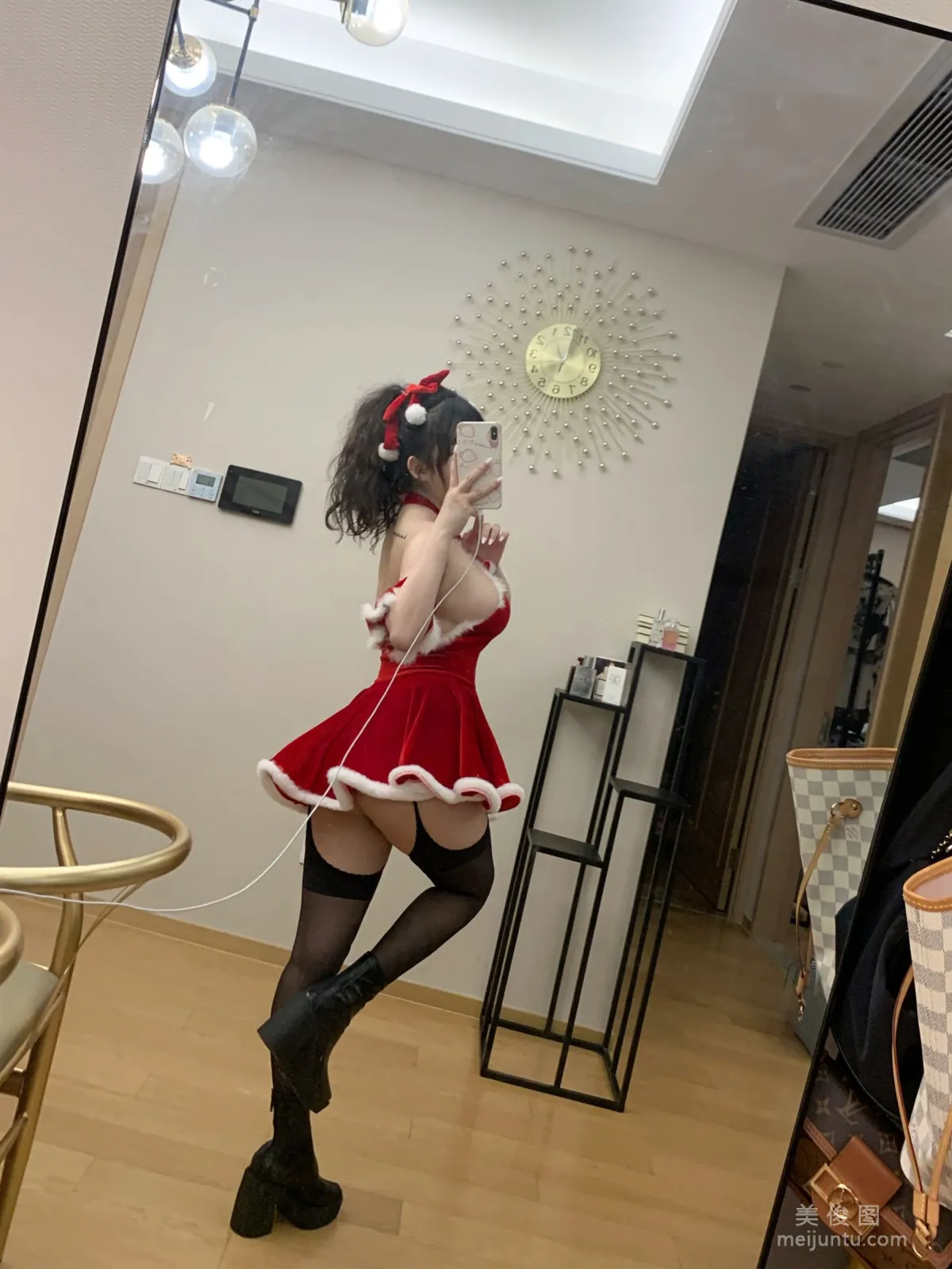 [COS写真] 蜜桃少女是依酱呀 - 2020圣诞特辑10