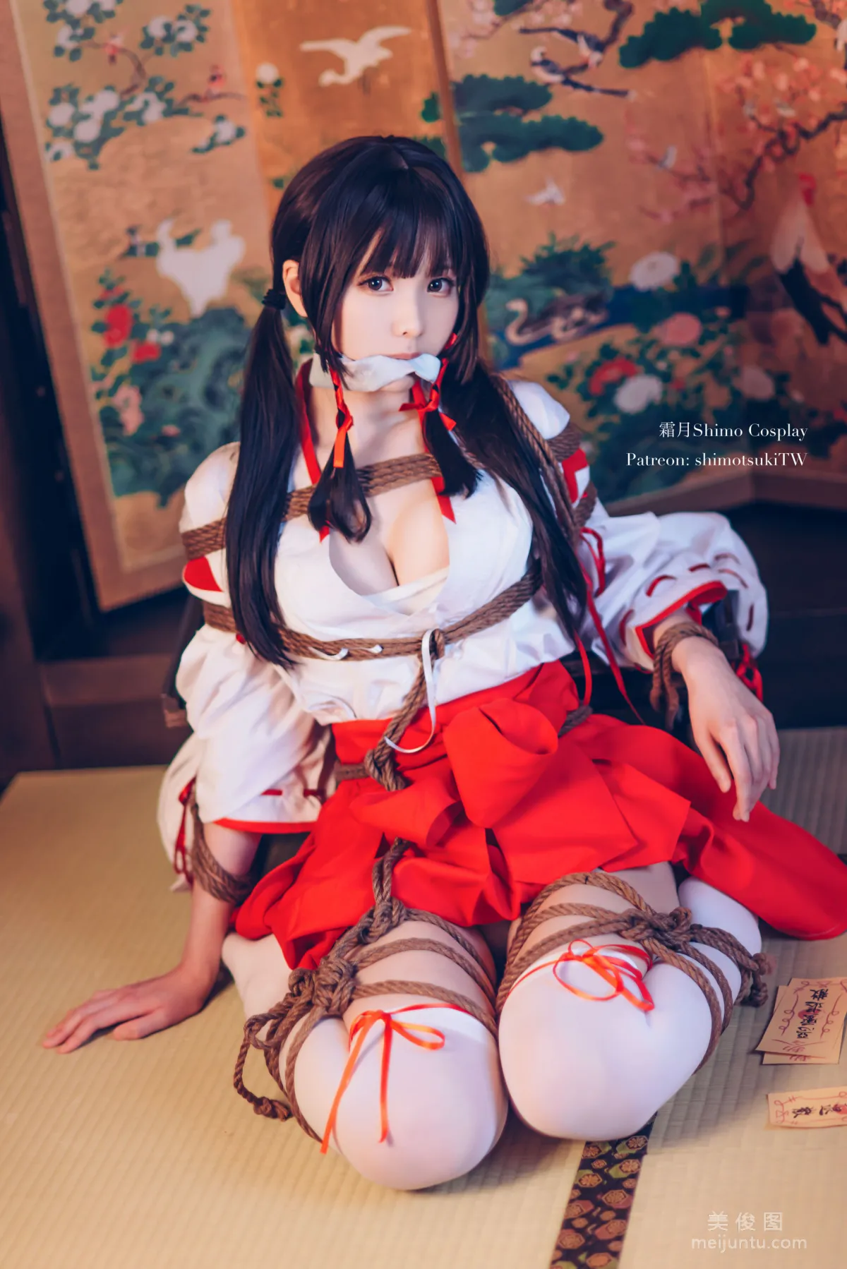 [网红COSER写真] 微博妹纸霜月shimo - 巫女捆绑 套图3