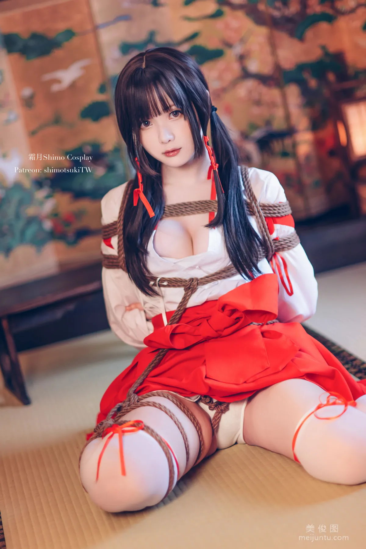 [网红COSER写真] 微博妹纸霜月shimo - 巫女捆绑 套图1
