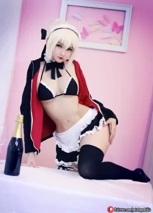 Coser小姐姐Potato Godzilla - Saber Alter Maid 套圖