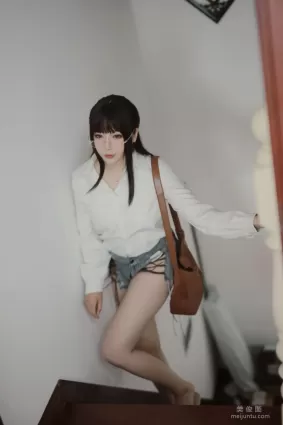 [COS福利] 小容仔咕咕咕 - 創口貼OL 寫真套圖