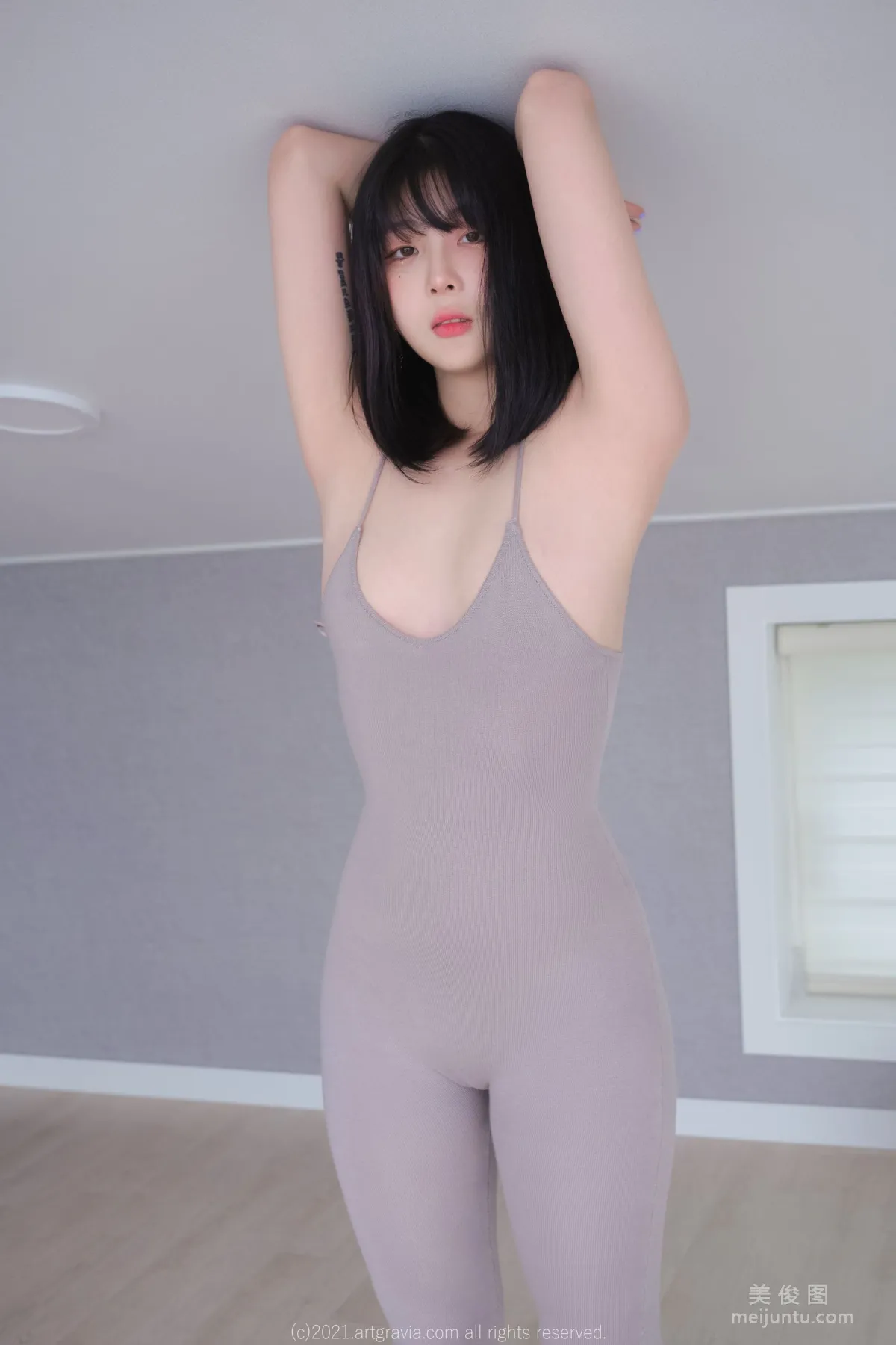 [ARTGRAVIA] VOL.284 Isabella - 吊带紧身裤+翘臀诱惑1