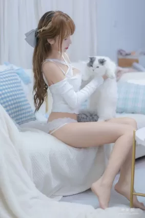 斗鱼米线线sama - 我和猫 写真套图