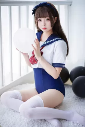 [COS福利] 日奈嬌 - 制服死庫水