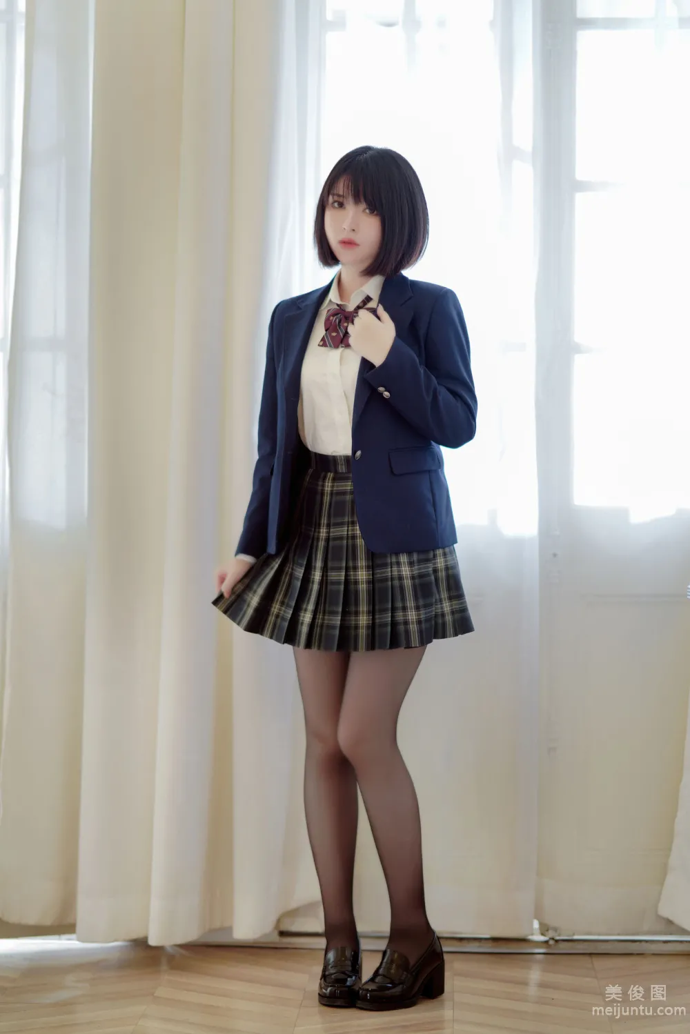 [网红COSER写真] 半半子 - 彼女の制服姿が好き1