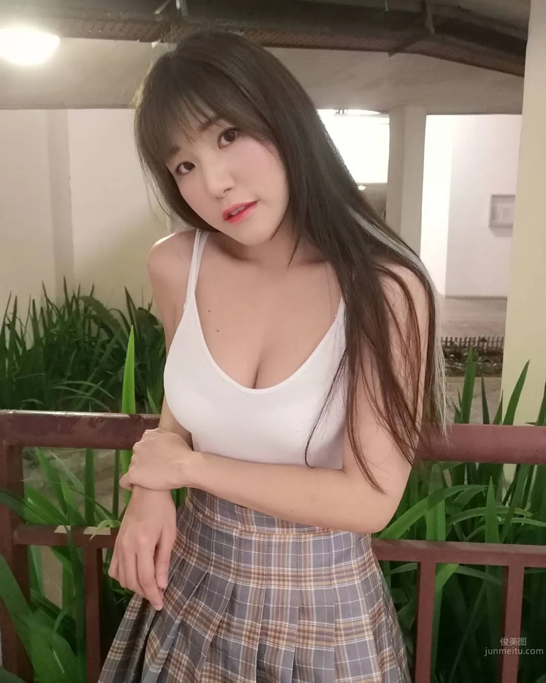收红包啦！大马正妹萧佩儿挺「黄金奶」来拜年_0