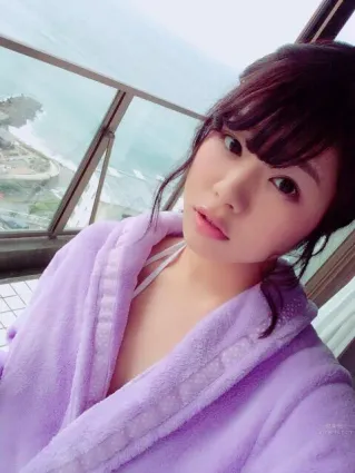 碧風歌- 肉感小美女私房照