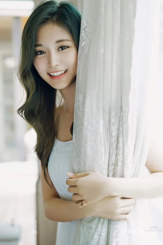 周子瑜- 《TWICE》周子瑜17岁了！青春写真美图赏_4
