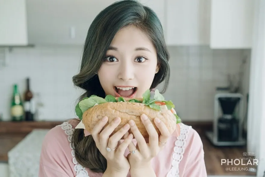 周子瑜- 《TWICE》周子瑜17岁了！青春写真美图赏_11