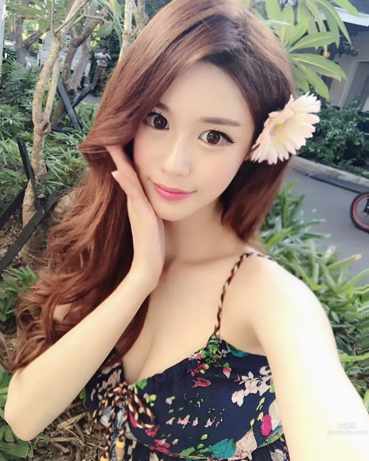 红丽(홍리)- 女神级美顏美腿与美胸_14