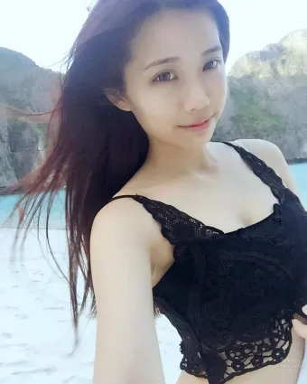 大馬正妹Rainy Lly 氣質滿分身材姣好系的女孩