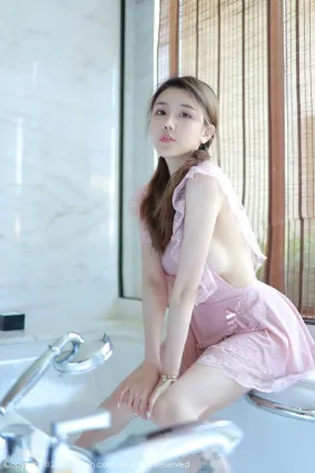 雙馬尾女孩夏西CiCi 粉色女仆浴室濕身